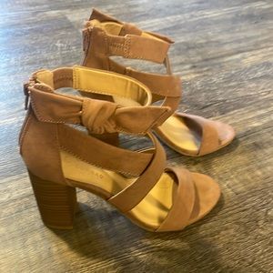 LC Lauren Conrad Girlfriend Heels in Mauve size 5.5